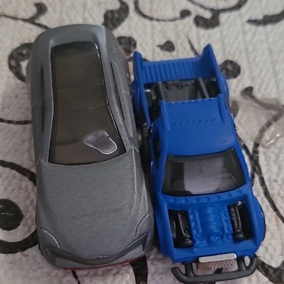 Hot Wheels Bundle - Picture 5 of 8